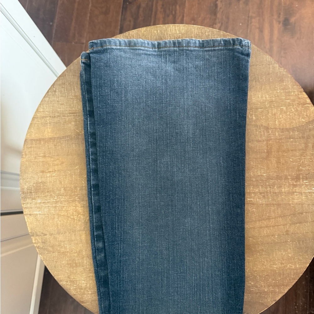 Classic Blue Flared Women Jeans - Picture 4 of 4